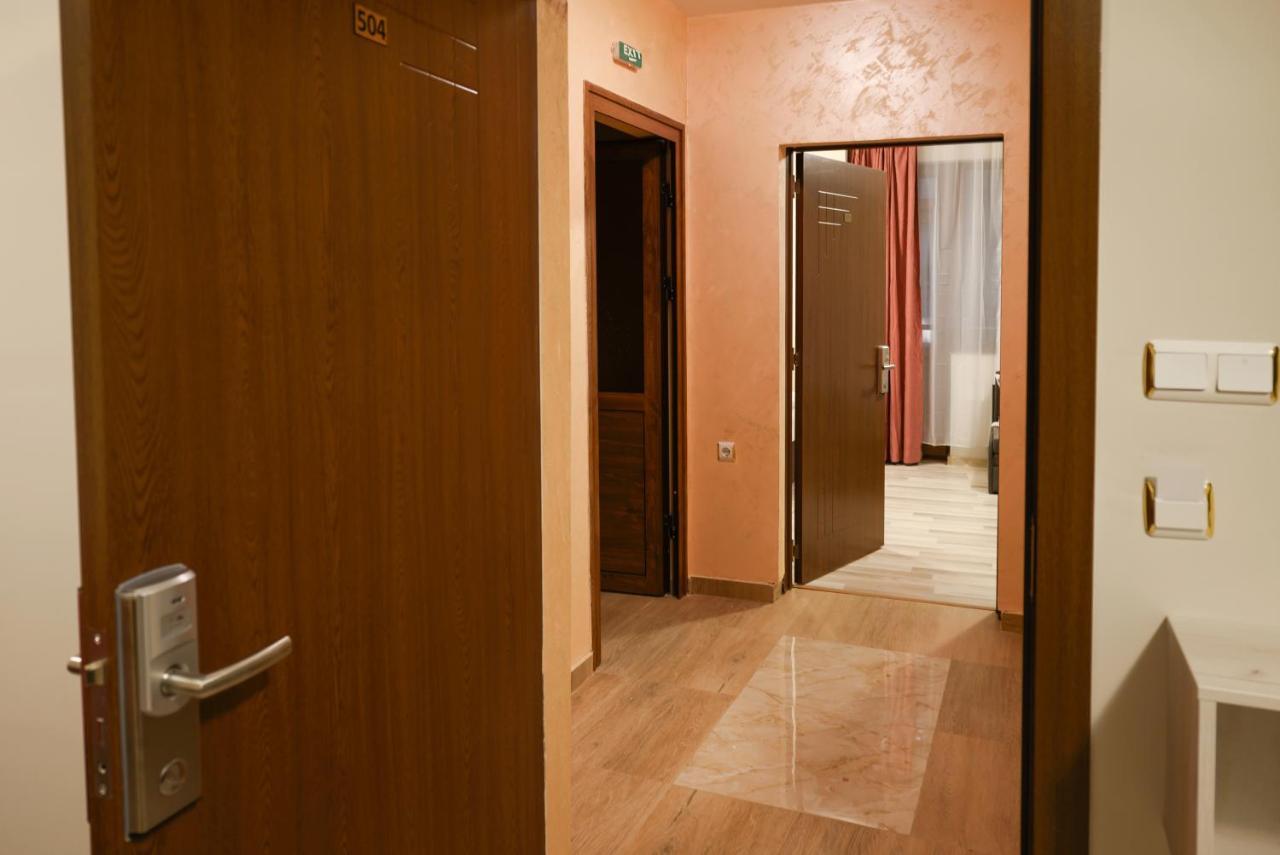 Two-Bedroom Apartment,1315898200:JPEG